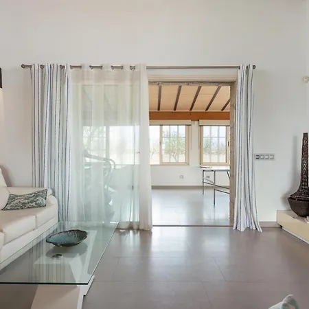 Mireia 2002 With Pool And Garden By Bebreeze Mallorca ビニサレム